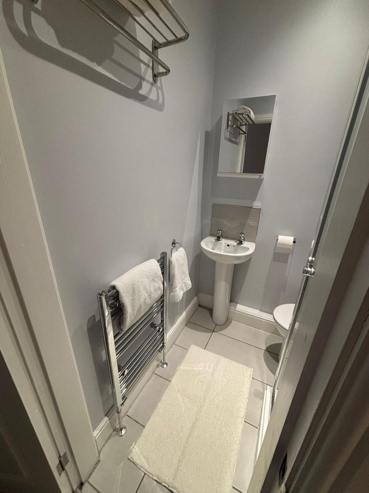 Private & Modern En-Suite Rooms Town Centre Self Check-In Barnsley Extérieur photo